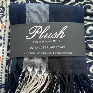 NWT - Unisex - Plush Ultra Soft Plaid Scarf - Navy/cream